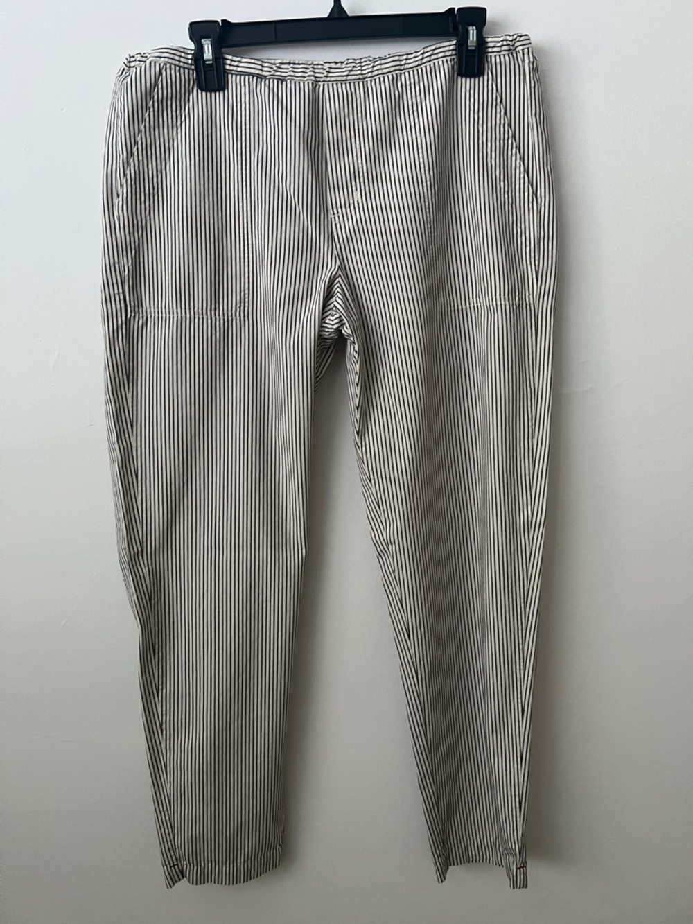XiRENA casual Vertical-Strip Pants in Black & cream